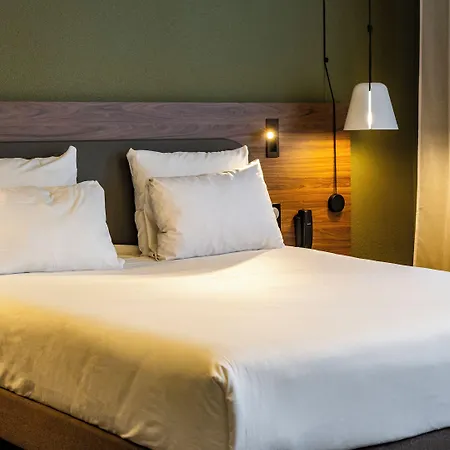 Novotel Centre Hotel 4*