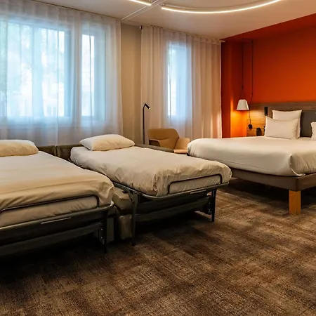 Отель Novotel Centre 4*