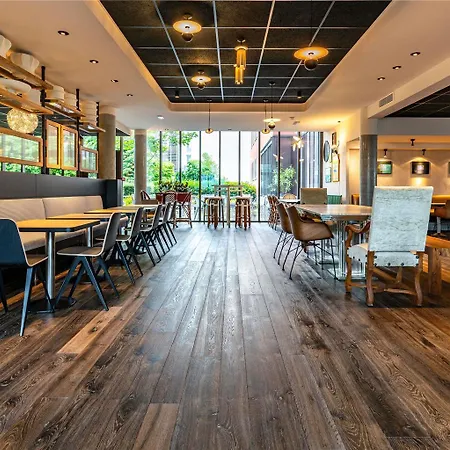 Novotel Centre 4* رانس