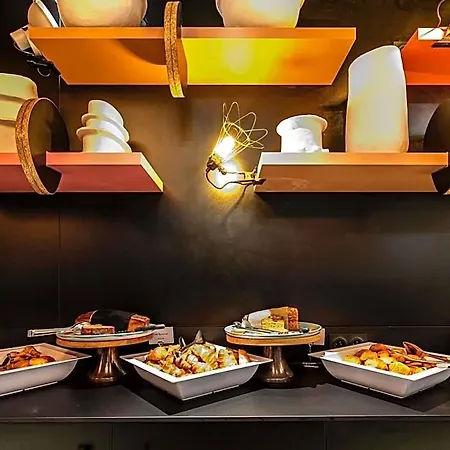 Novotel Centre Hotel 4*
