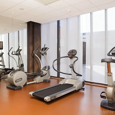 Отель Novotel Centre